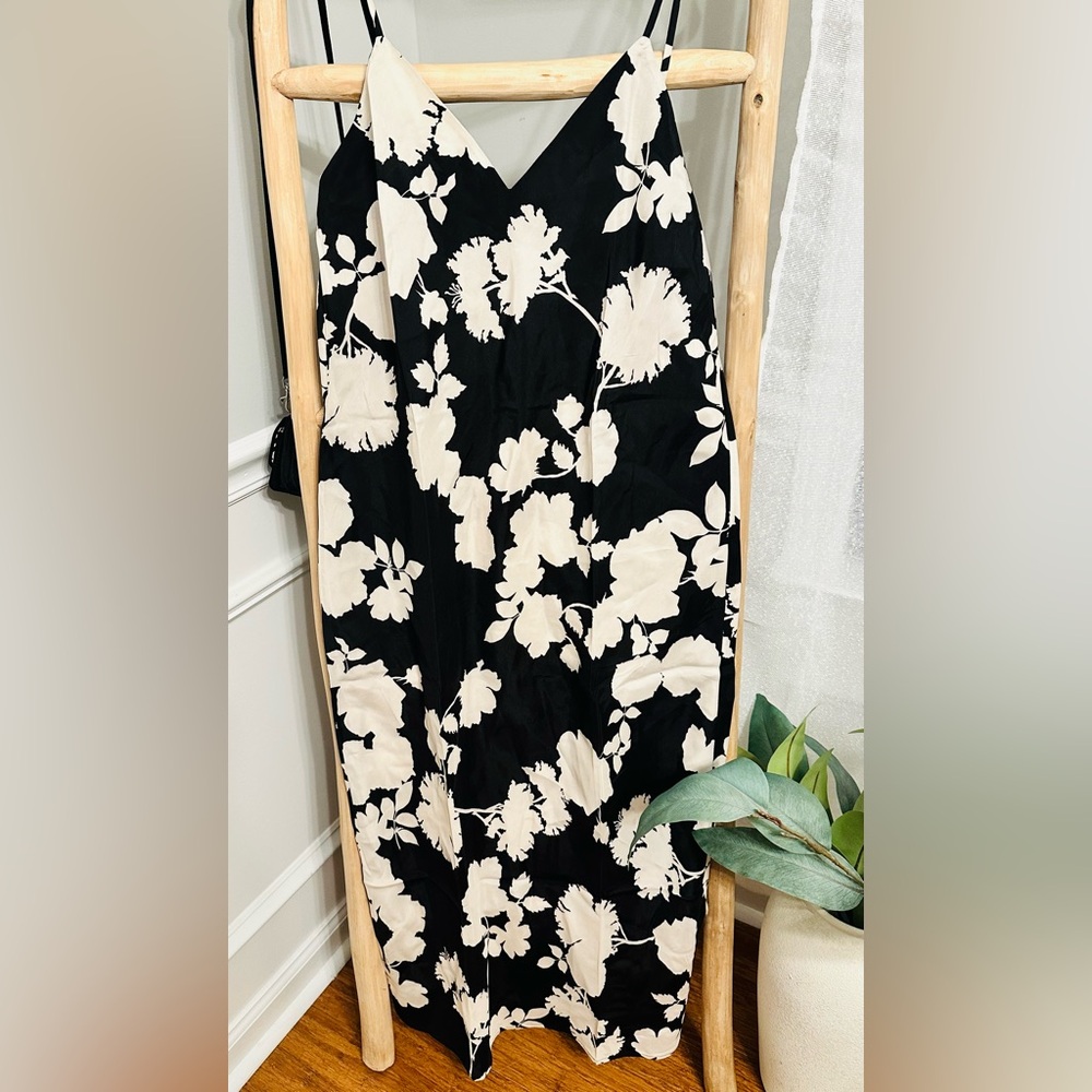 Amour Vert NWT Size M Black and Ivory Slip Dress